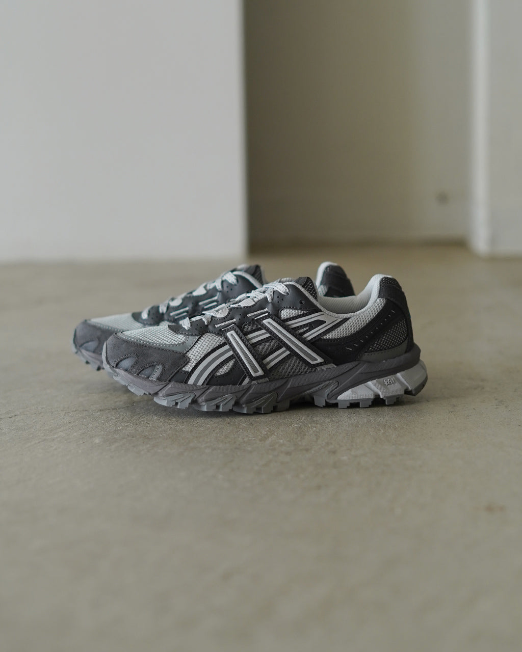 ASICS アシックス ゲル・ソノマ TR62 (コンクリート/オブシディアン