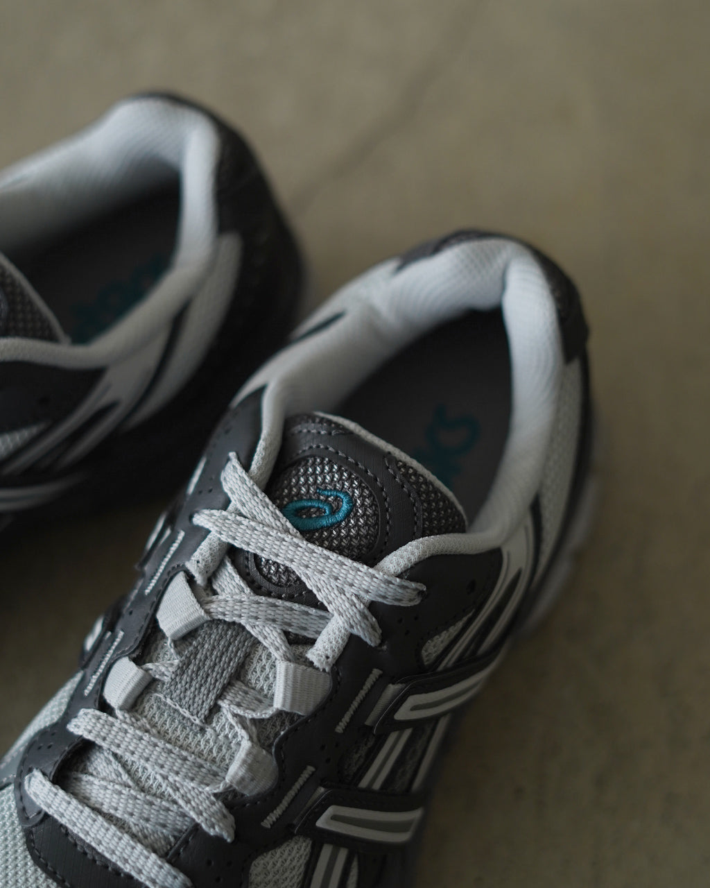 AORさん　専用 ASICS アシックス ゲル・ソノマ TR62 (コンクリート/オブシディアン