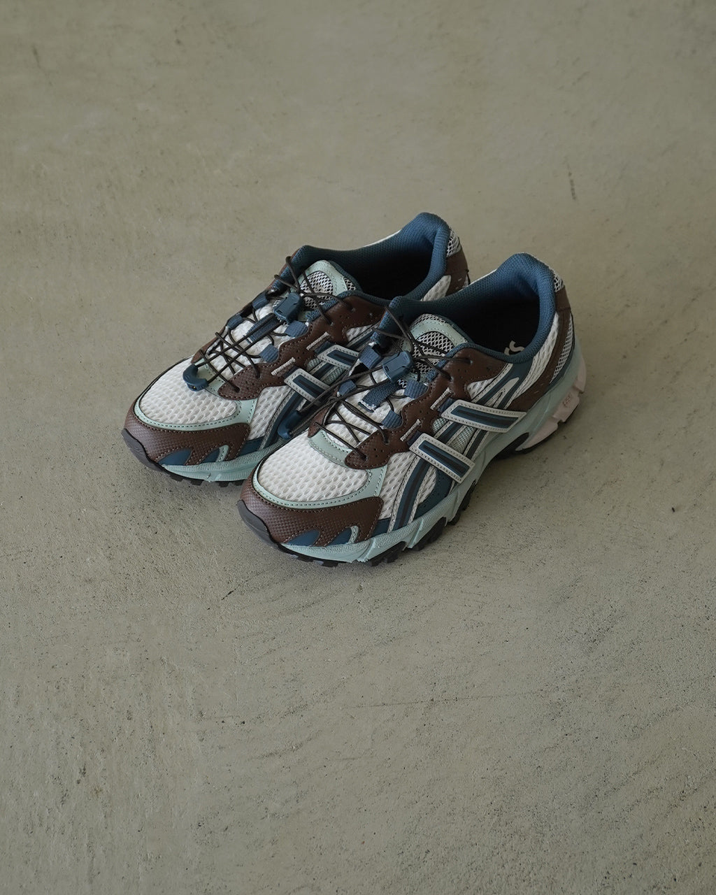 ASICS アシックス ゲル・ソノマ TR62 スポーツスタイル シューズ
