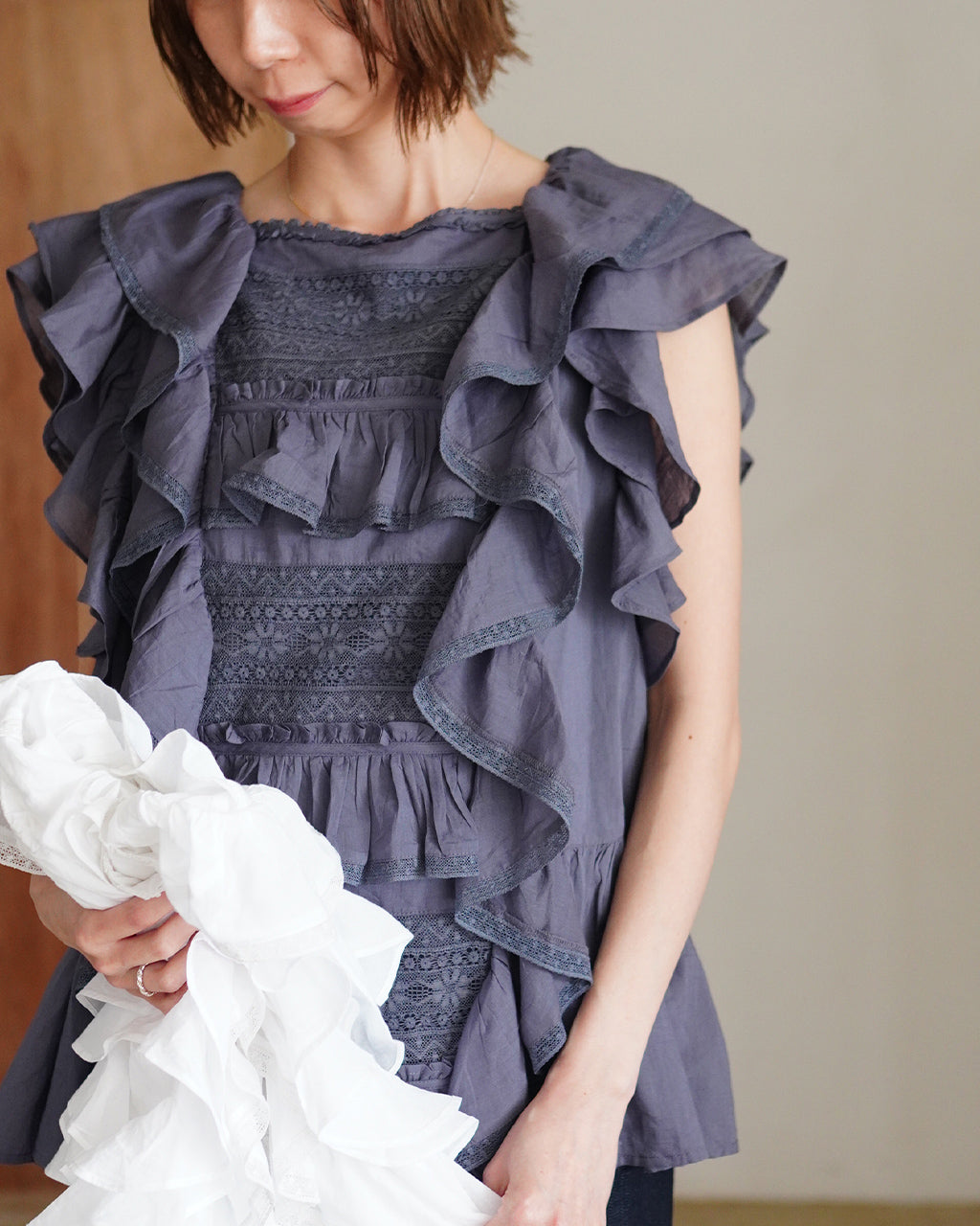 crinkle crinkle crinkle クリンクル クリンクル クリンクル frill lace nosleeve blouse フリルレース ノースリーブブラウス | Crouka(クローカ)