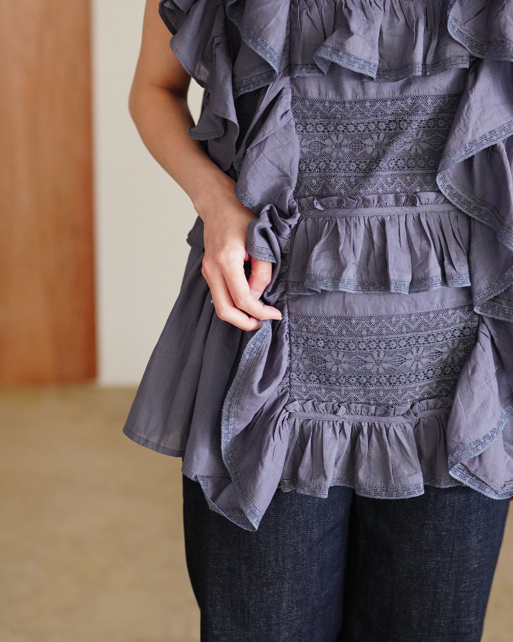 crinkle crinkle crinkle クリンクル クリンクル クリンクル frill lace nosleeve blouse フリルレース ノースリーブブラウス | Crouka(クローカ)