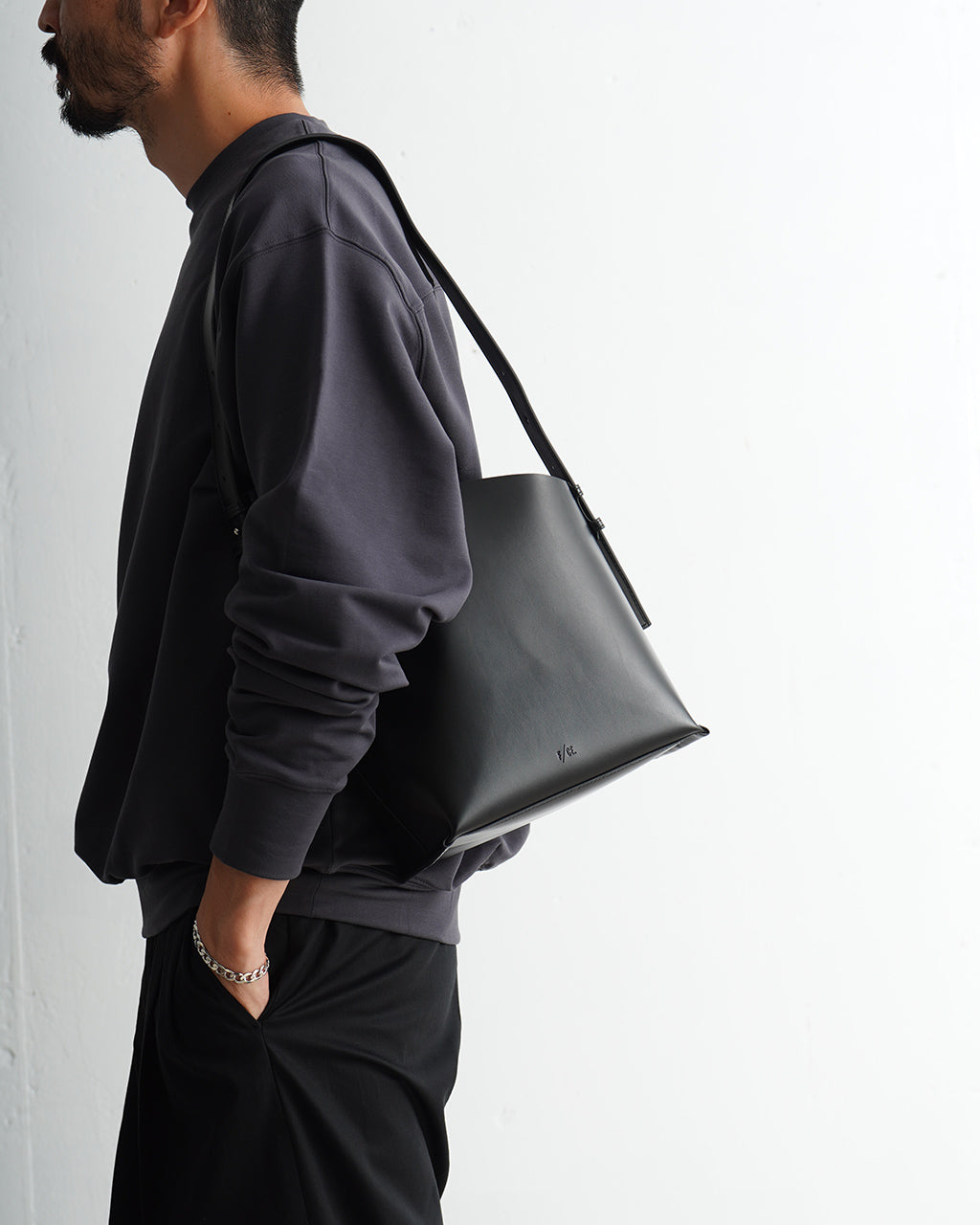 F/CE. エフシーイー テック レザー ダイアゴナル カット バッグ TECH LEATHER DIAGONAL CUT BAG バケツ型