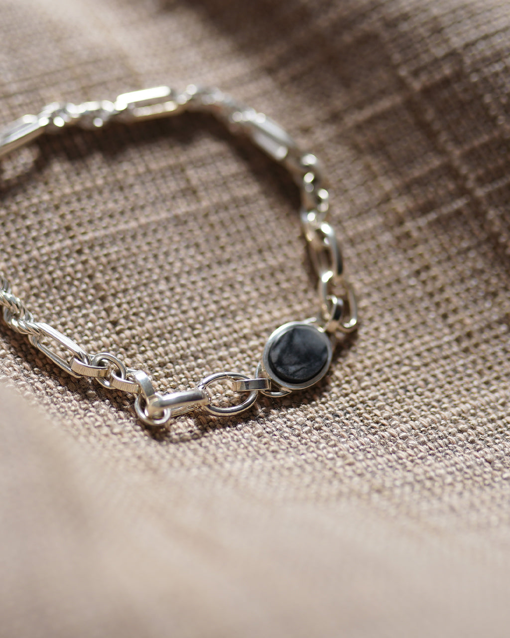 Garden of eden STONE SIGNET FIGARO TRIPLE CHAIN BRACELET/STONE(M) ED25AW-093