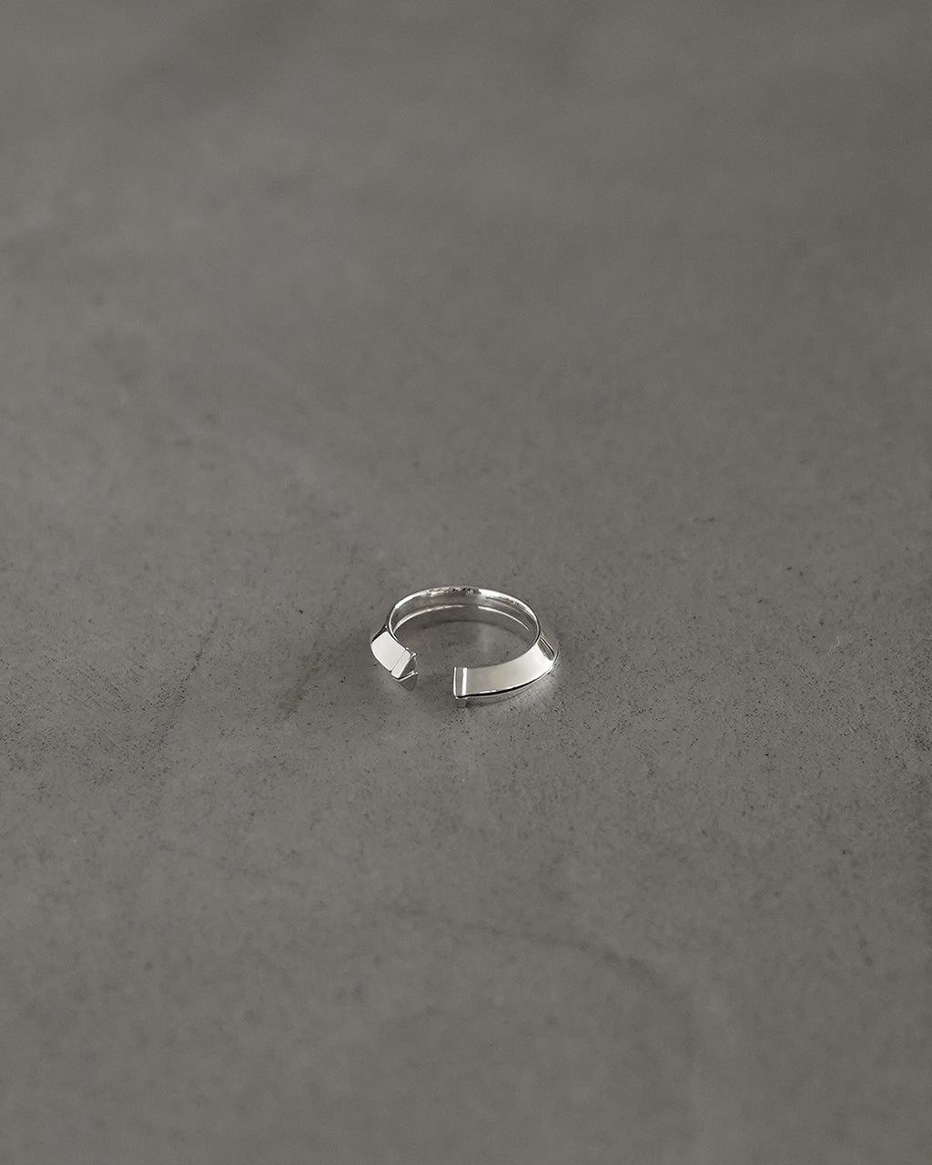 TRIANGLE BREAK RING ED26SS-095