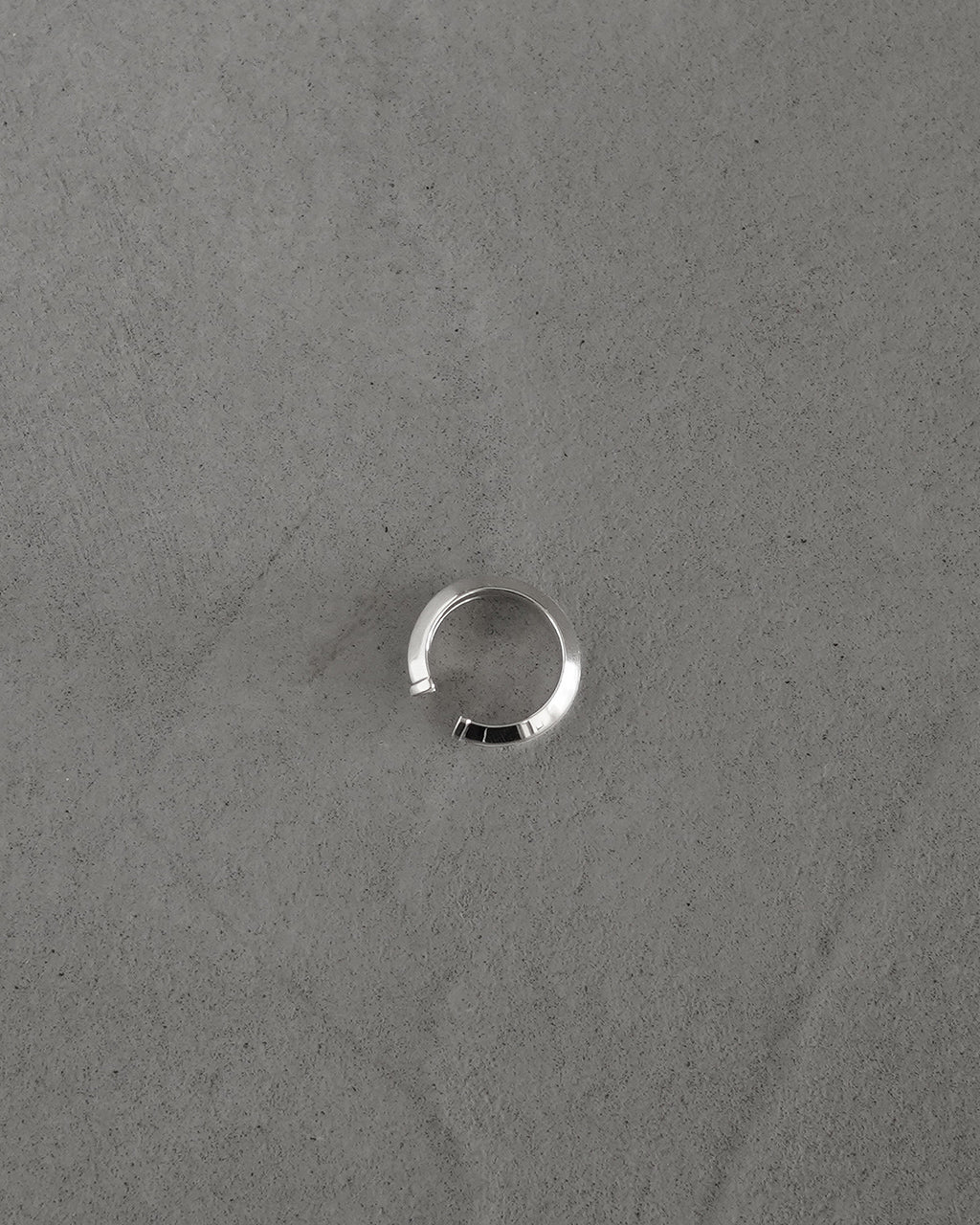 TRIANGLE BREAK RING ED26SS-095