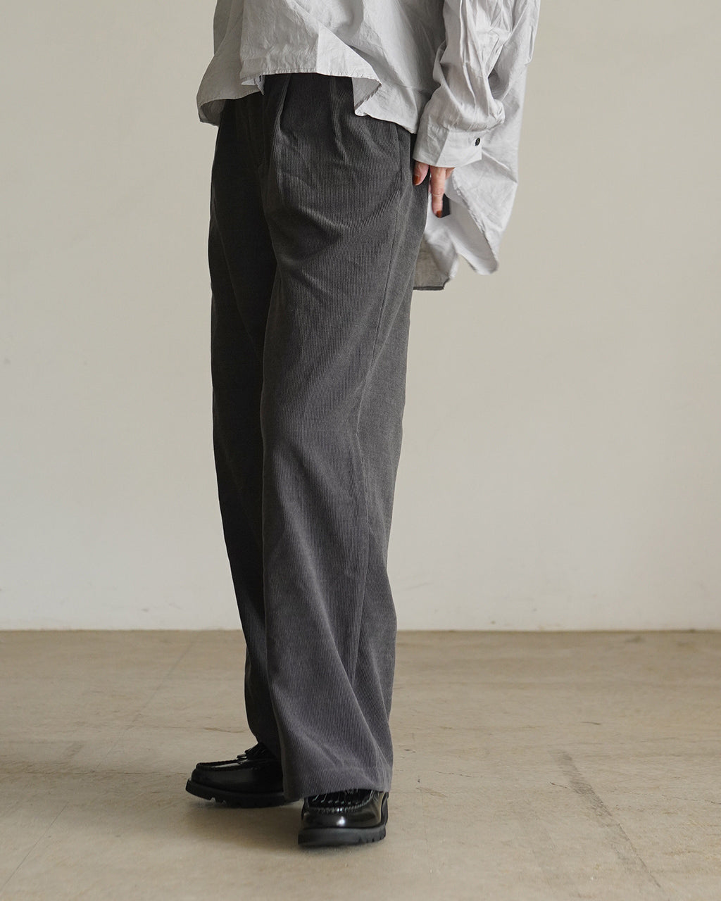 2-tuck Straight Corduroy Pants GLW76361