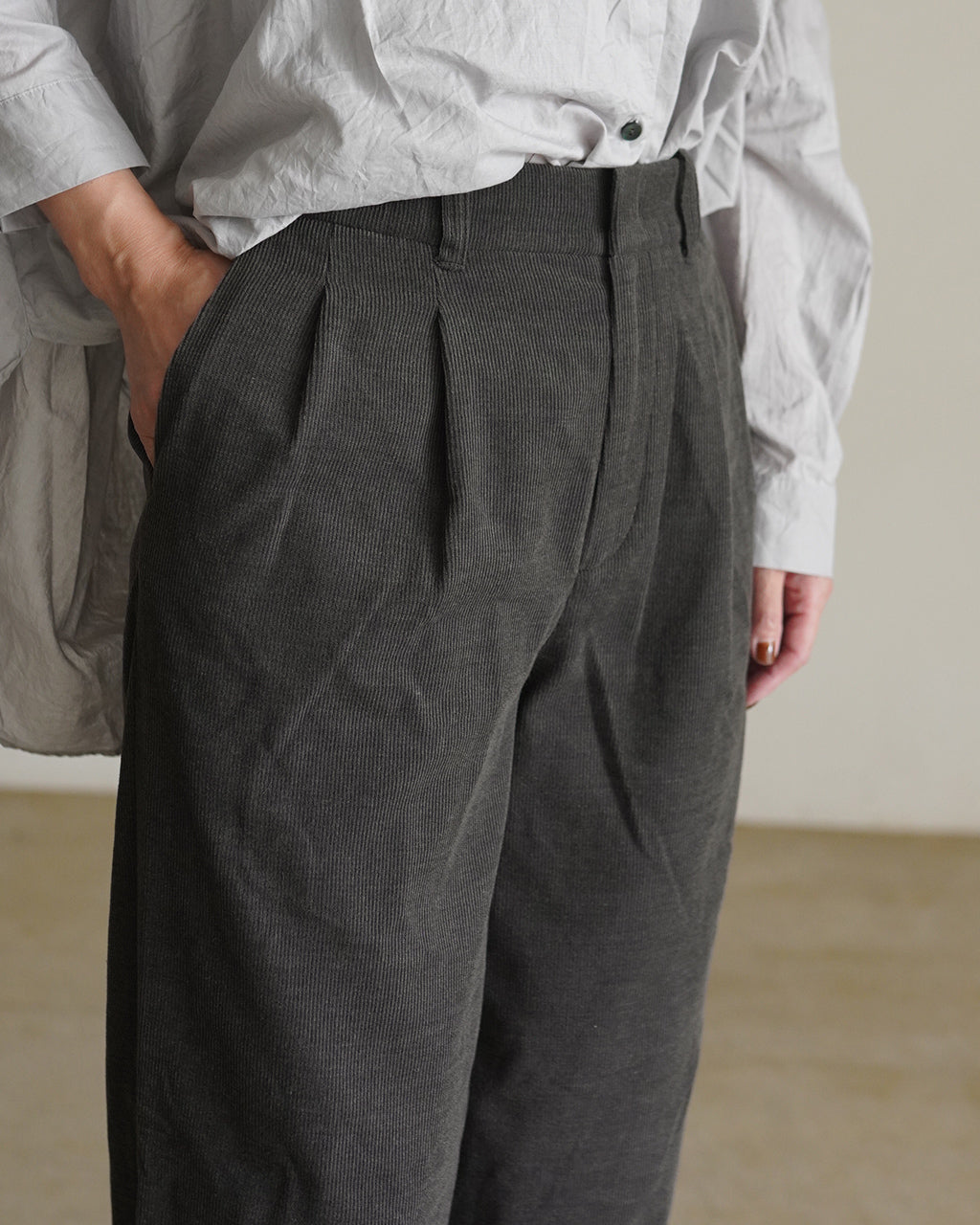2-tuck Straight Corduroy Pants GLW76361