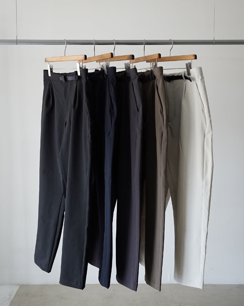 One Tuck Tapered Stretch Pants GL75177