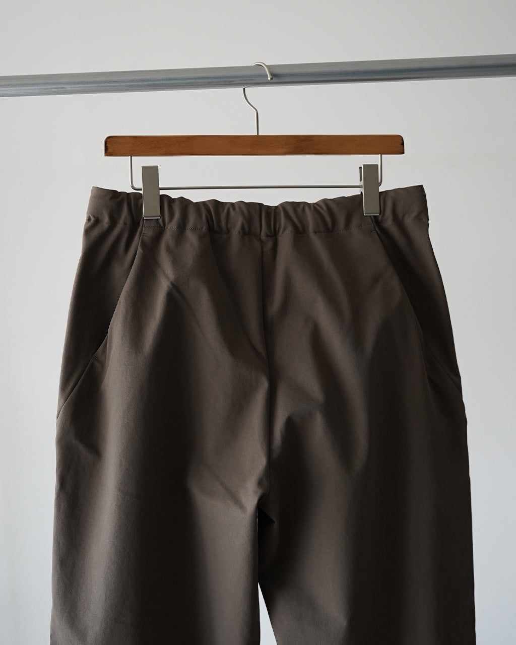 One Tuck Tapered Stretch Pants GL75177