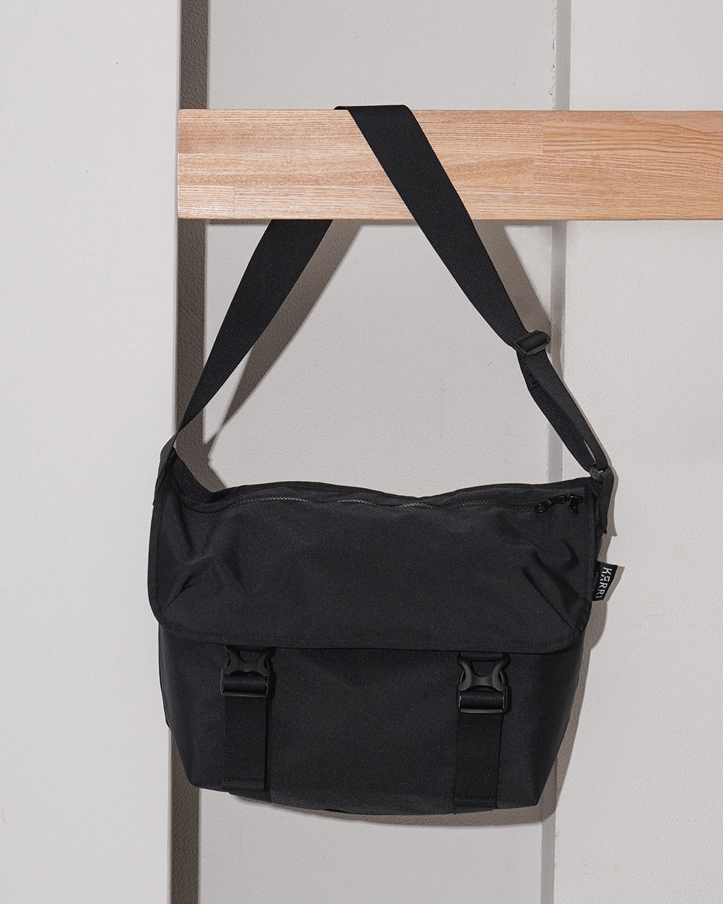 MESSENGER BAG K010-M-BL
