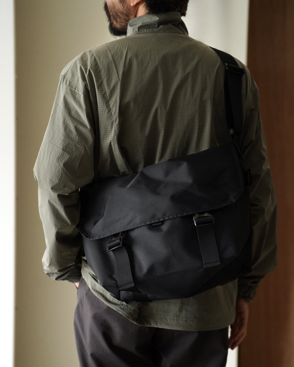 KARRI AMIACALVA RECYCLED CORDURA POLYESTER MESSENGER BAG Msize K010-M-BL
