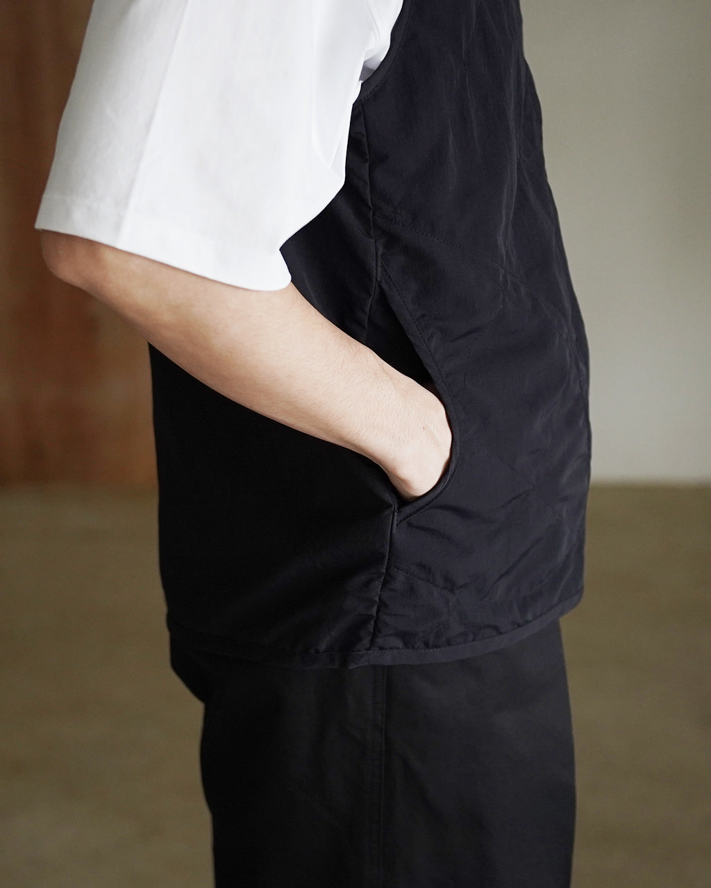 BLACK EDITION UNWADDED ZIPPED HIGH NECK GILET MENS LV13008