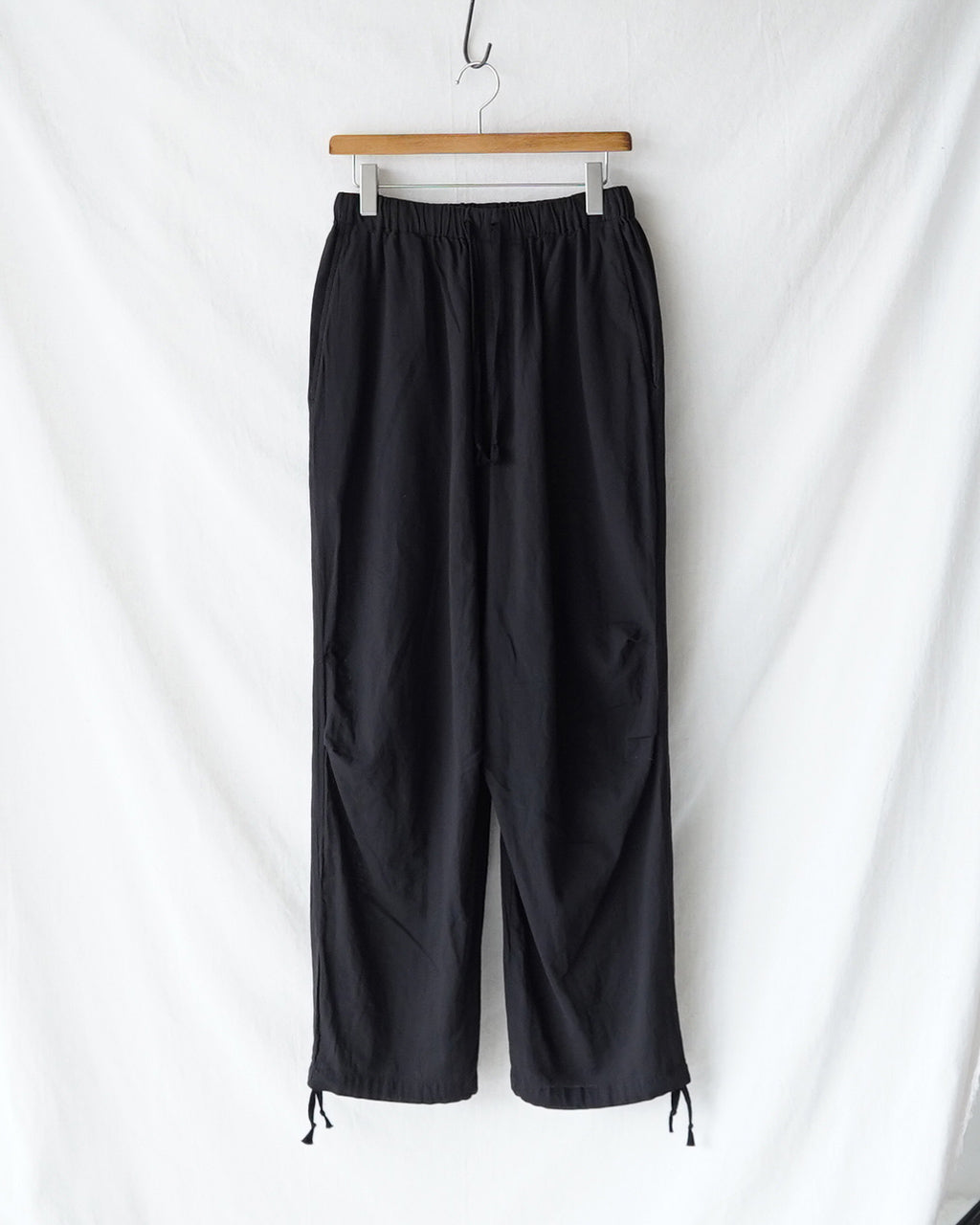 KNEE TUCK PANTS M26A16PT01C