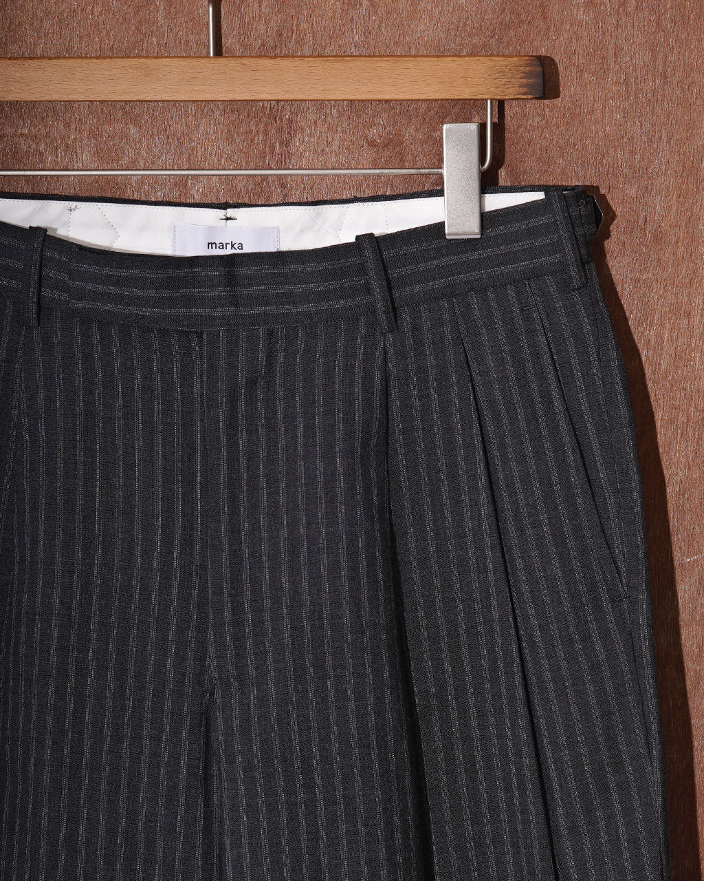 TWO TUCK BAGGY TROUSERS M26A11PT02C