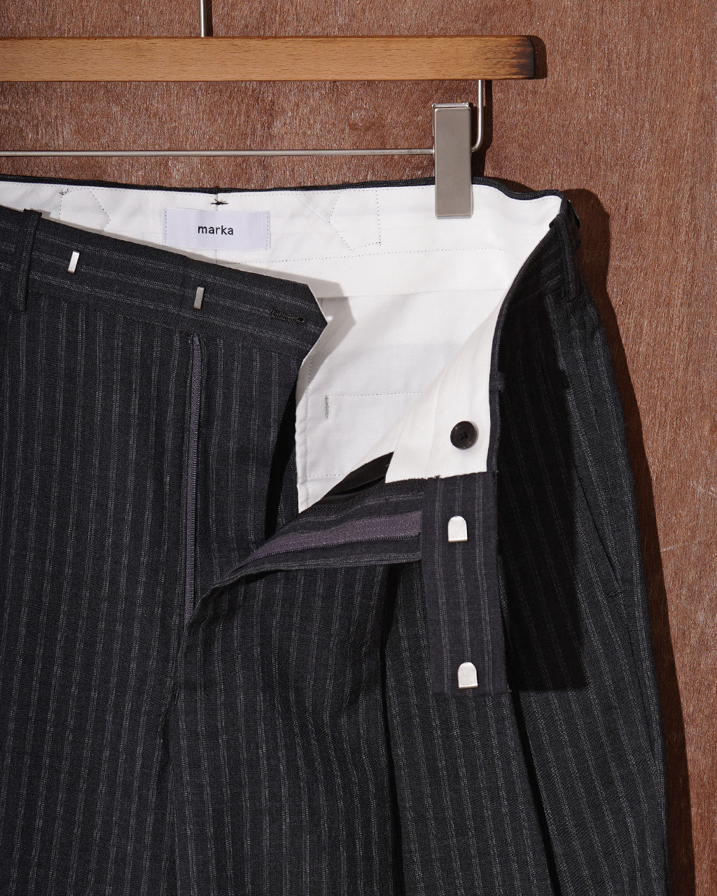 TWO TUCK BAGGY TROUSERS M26A11PT02C