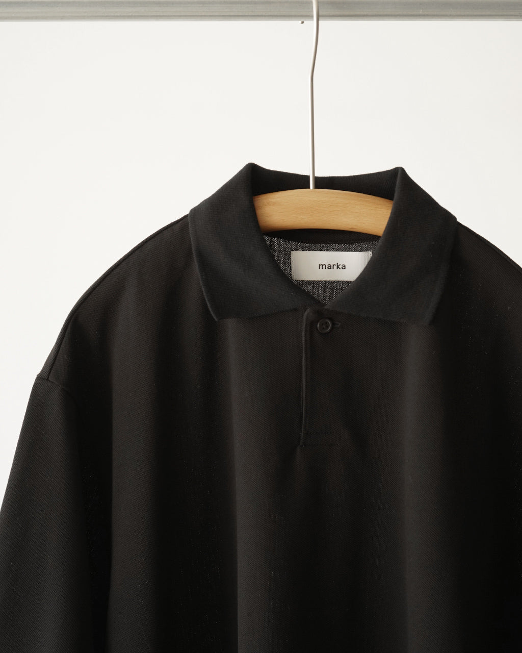 【新品未使用品】marka 26SS ワンボタンポロTシャツ サイズ2 黒 marka - マーカ 26SS ONE BOTTON TEE S/S(M26A14CS02B)BLACK BORDER