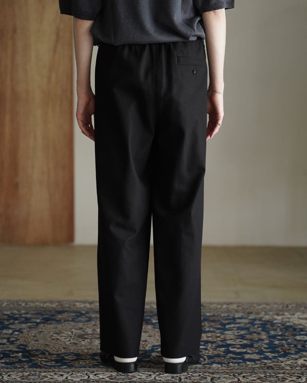 マーカウェア　オーガニックコットンサバイバルクロス　2プリーツトラウザー MARKAWARE - DOUBLE PLEATED EASY TROUSERS - BLACK / オーガニック
