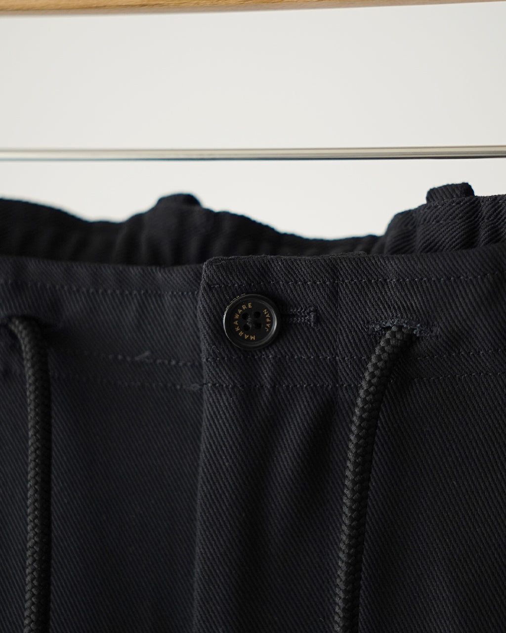 markaware DOUBLE PLEATED EASY TROUSERS A26A93PT02C イージーパンツ ブラック ネイビー｜Crouka(クローカ)
