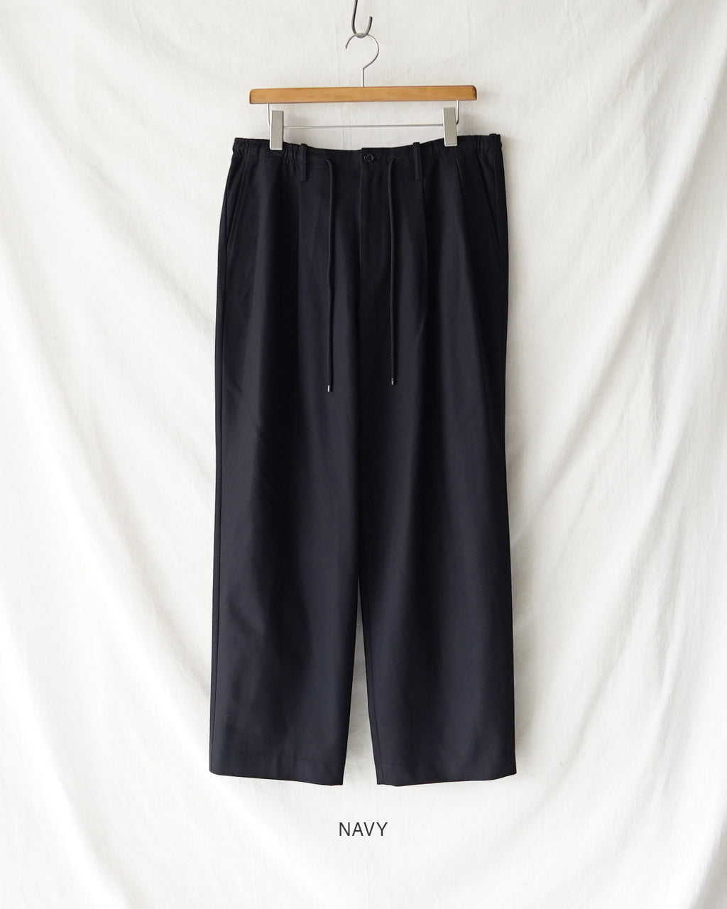 マーカウェア　オーガニックコットンサバイバルクロス　2プリーツトラウザー MARKAWARE(マーカウェア) - DOUBLE PLEATED TROUSERS ORGANIC COTTON