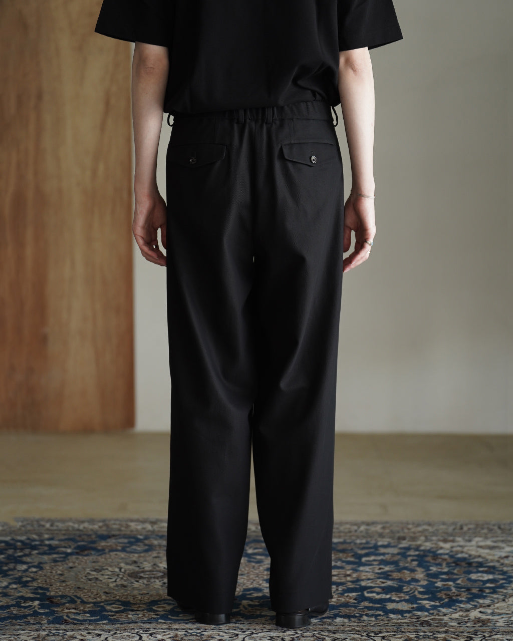 markaware TRIPLE PLEATED WIDE TROUSERS A26A93PT03C ワイドパンツ ブラック ネイビー｜Crouka(クローカ)