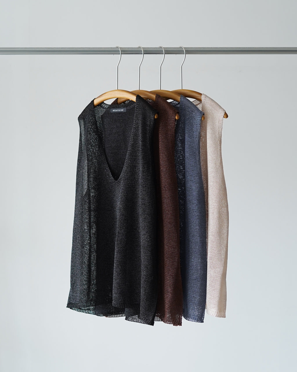 wide V neck vest 1-220062