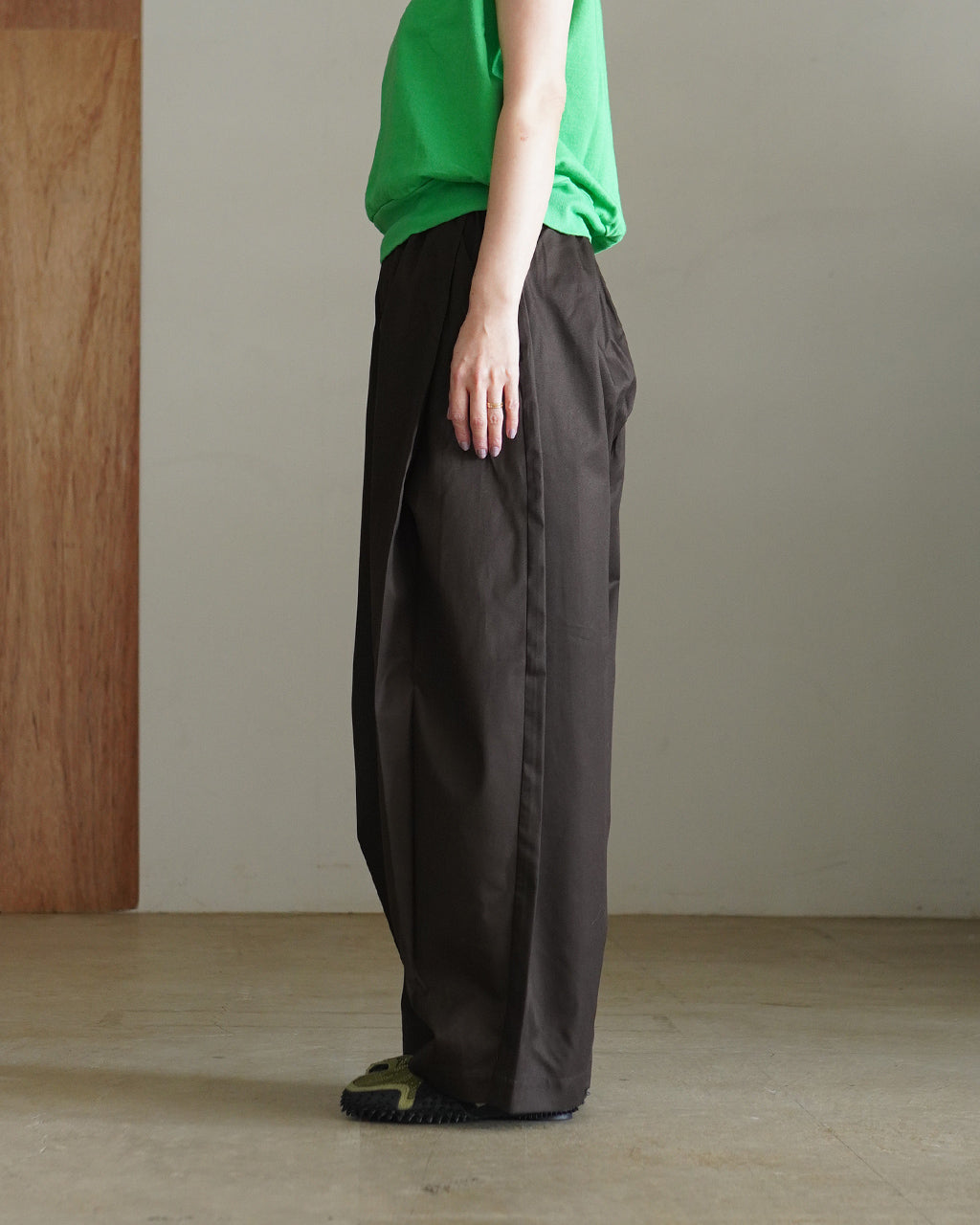 tuck cocoon slacks 2-260102