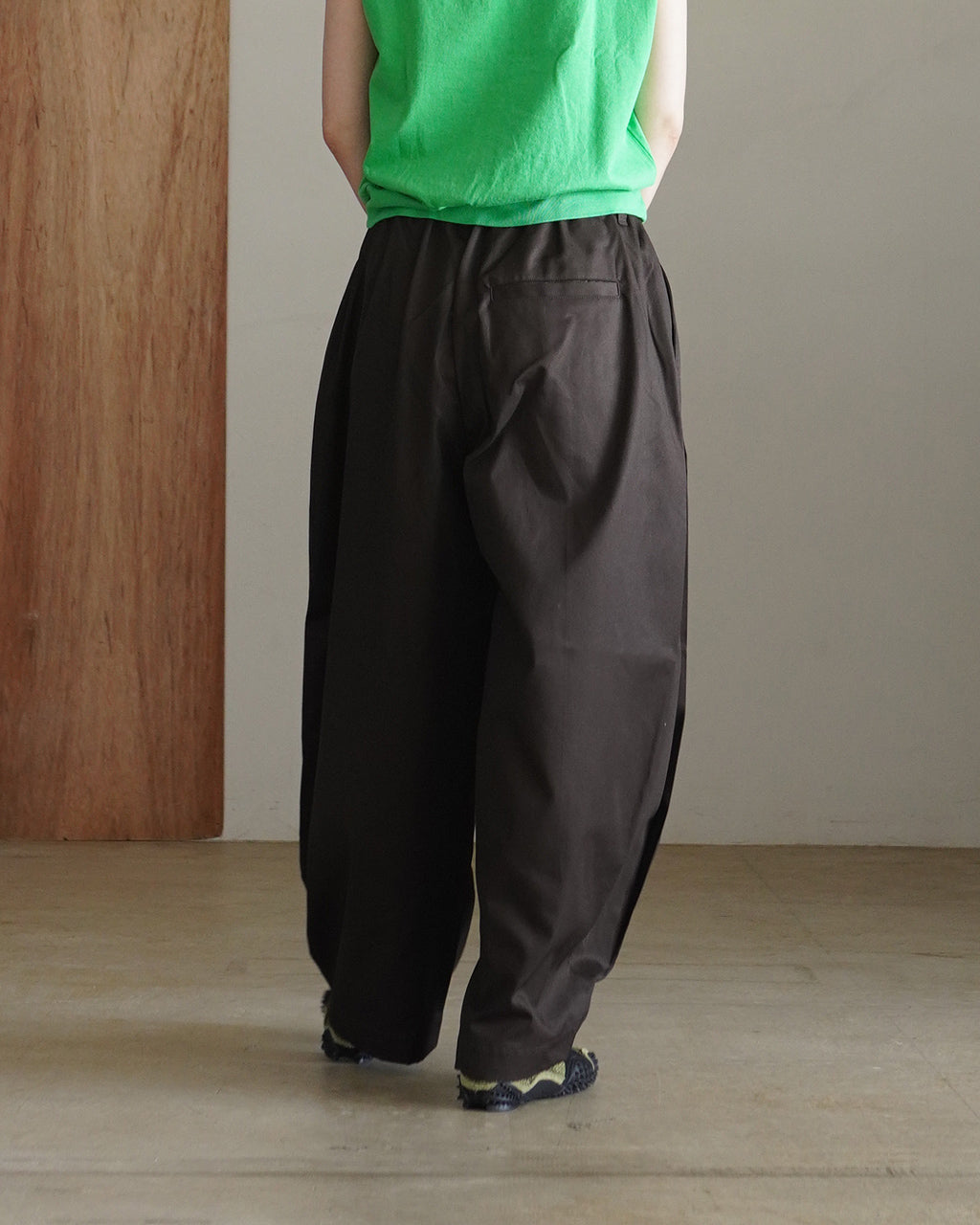 tuck cocoon slacks 2-260102