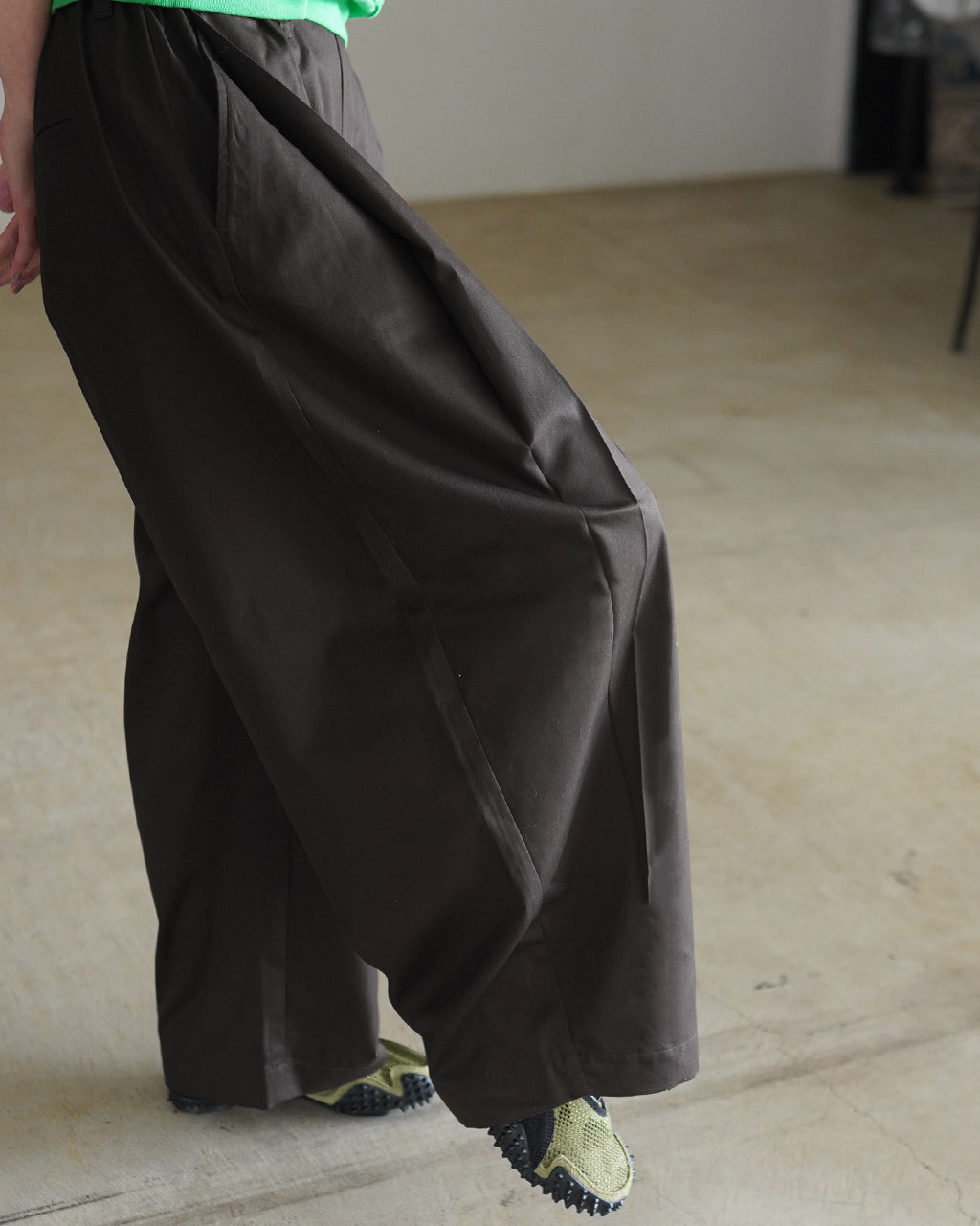 tuck cocoon slacks 2-260102