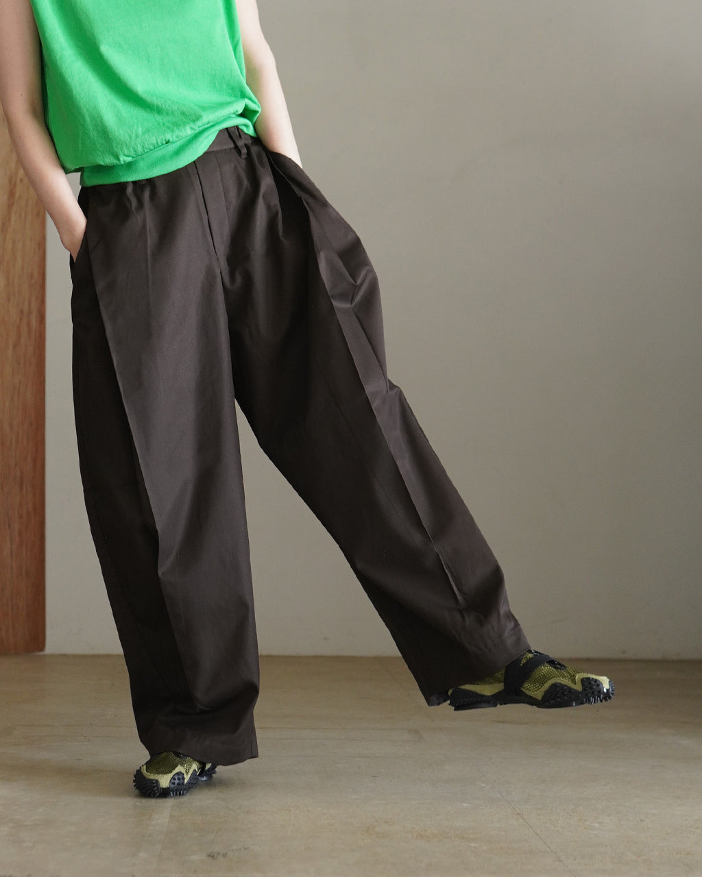 tuck cocoon slacks 2-260102