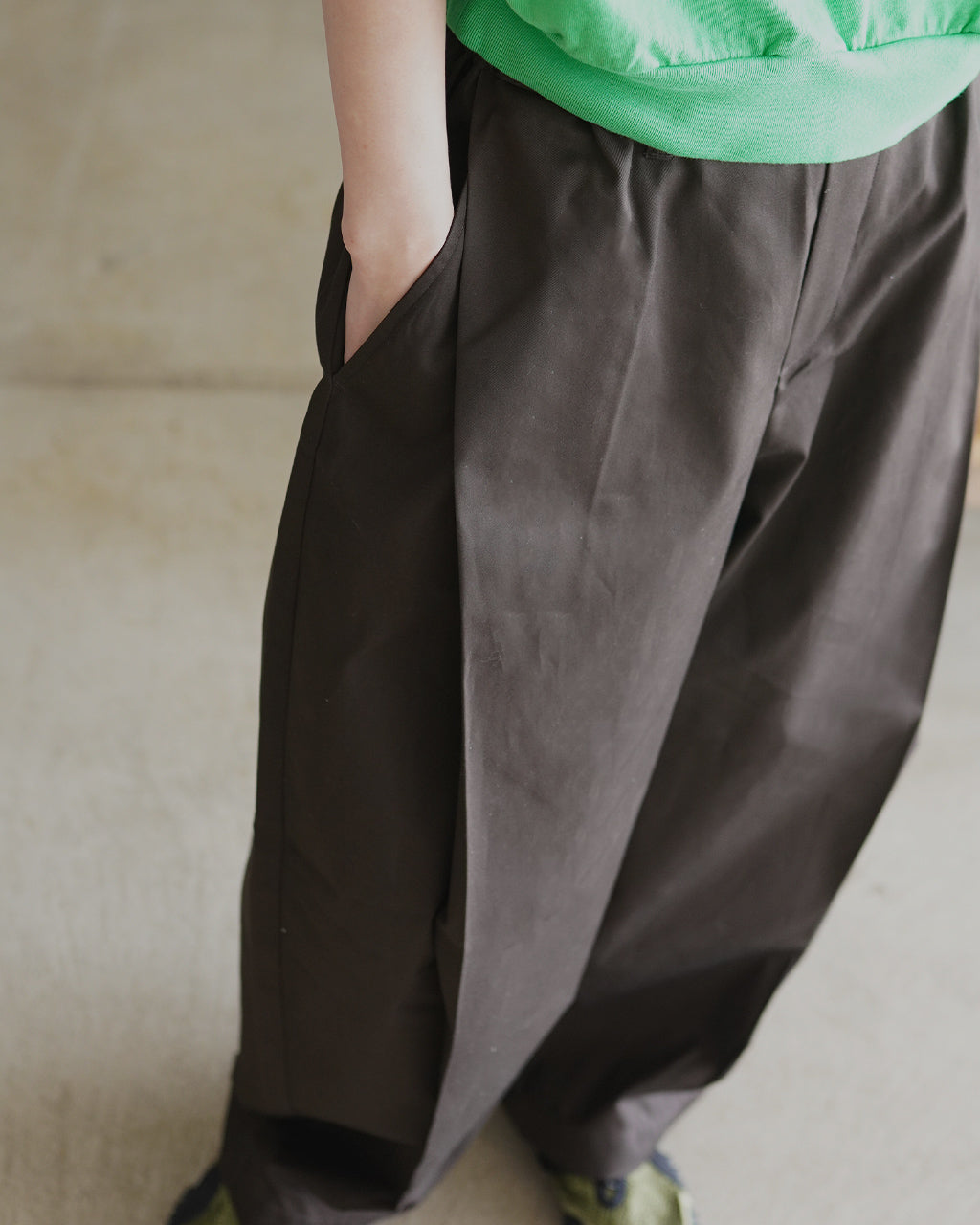 tuck cocoon slacks 2-260102