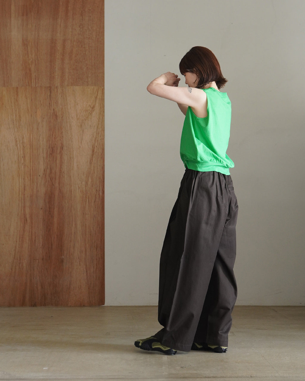 tuck cocoon slacks 2-260102