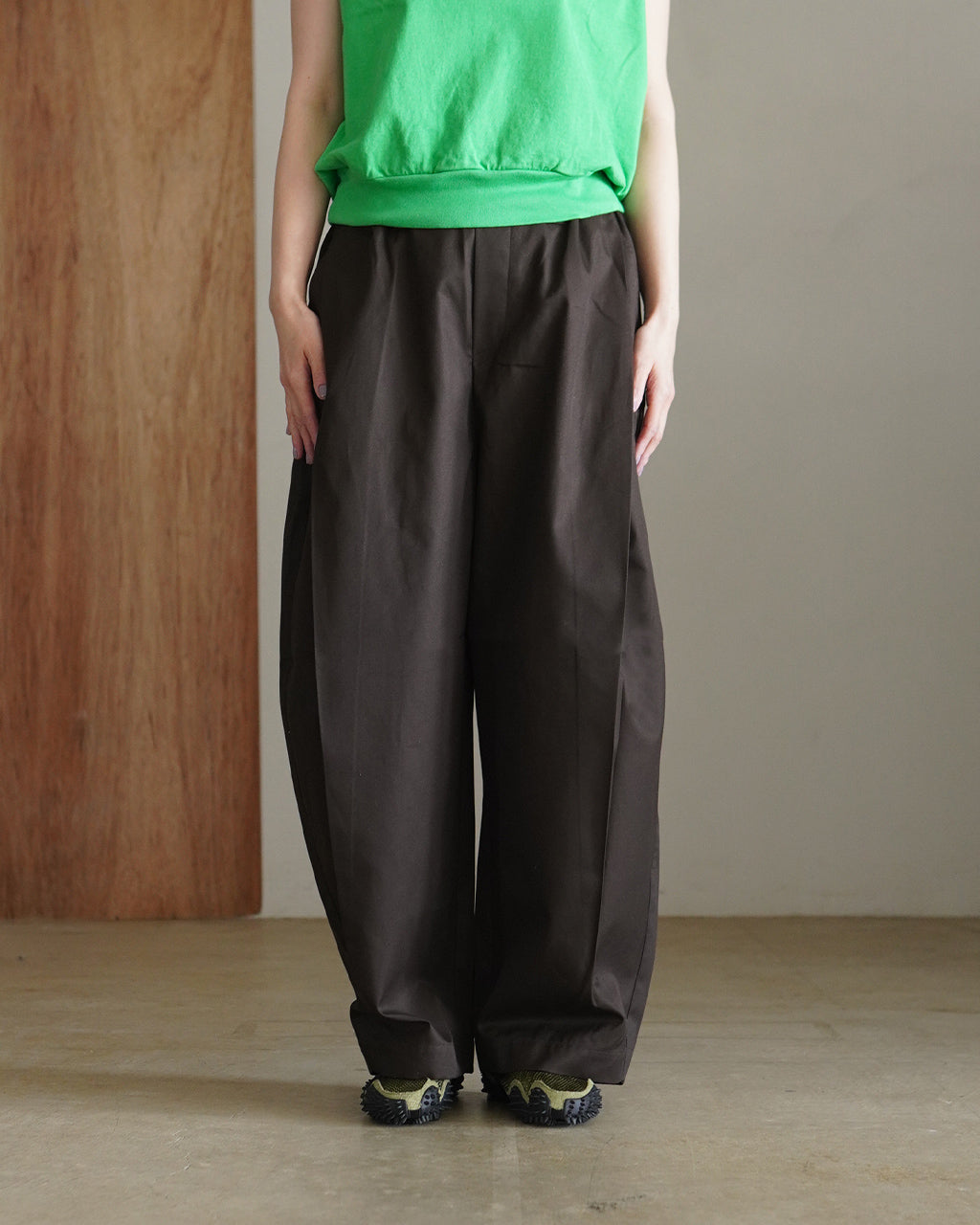 tuck cocoon slacks 2-260102