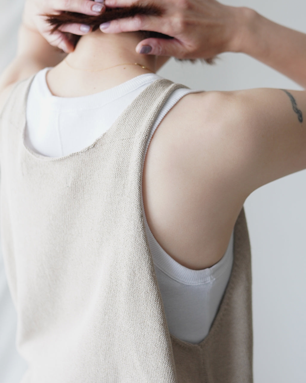 U neck short vest 2-220043