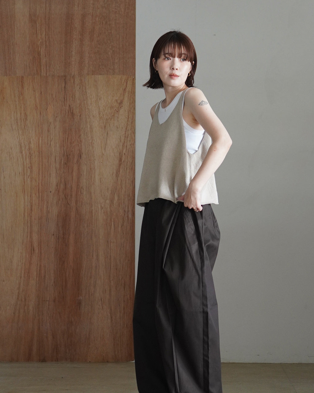 U neck short vest 2-220043