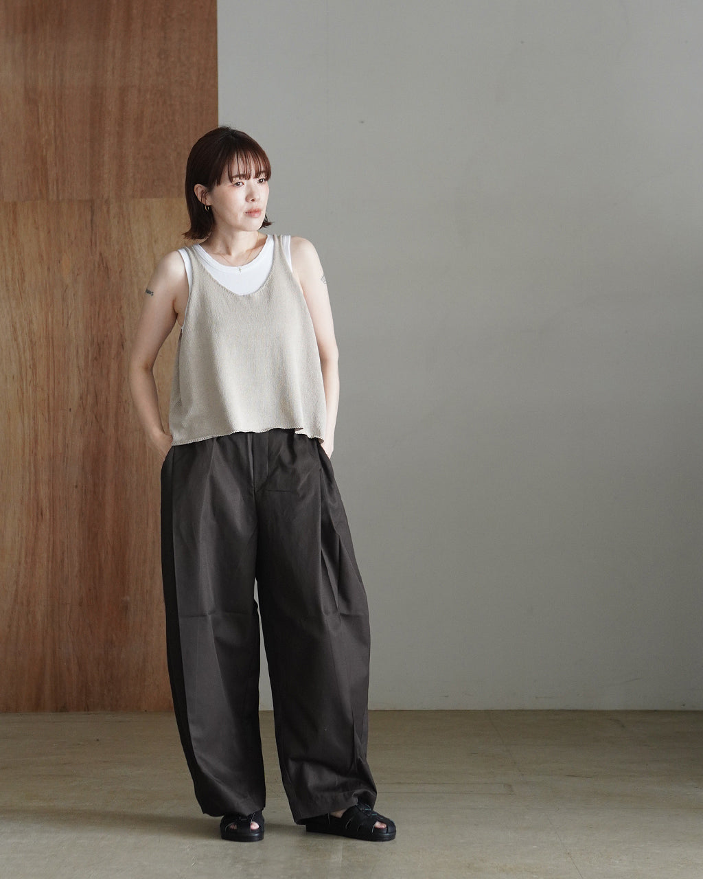 U neck short vest 2-220043