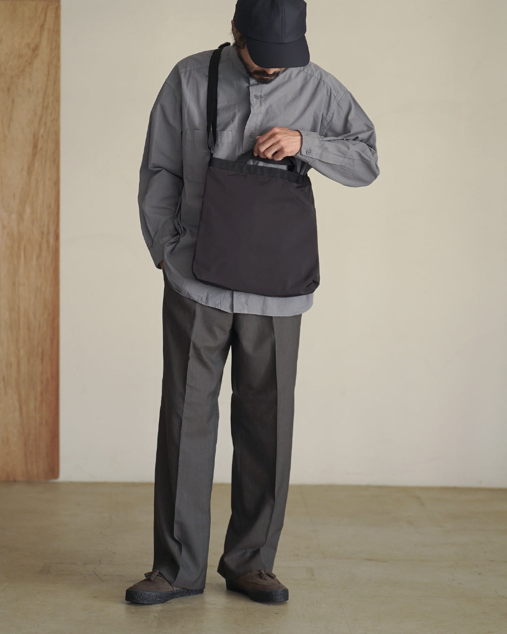 TOTE SHOULDER STANDARD Neutral M SD-3121