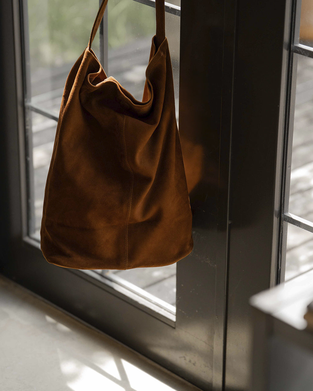 Morphee 모르페 실린더 라지 토트 백 오일 스웨이드 브라운 CYLINDER (L size) OIL SUEDE BROWN CYL-OBR-1 【쿠폰 대상외】【무료우송】정규 취급점 