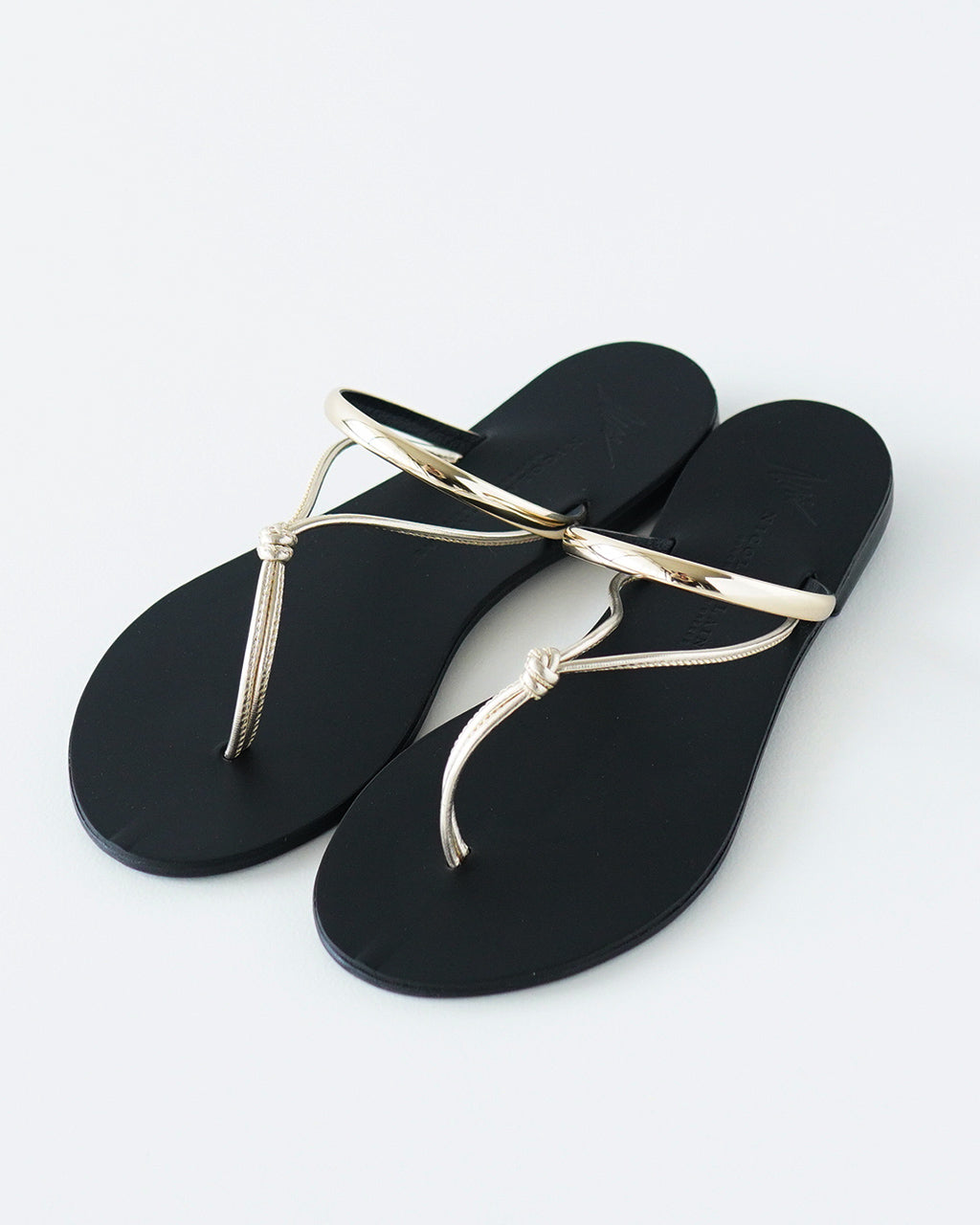 【SALE！50%OFF】NICOLAS LAINAS ニコラスライナス トングサンダル メタリック フェイクレザー シューズ 靴 8G-T