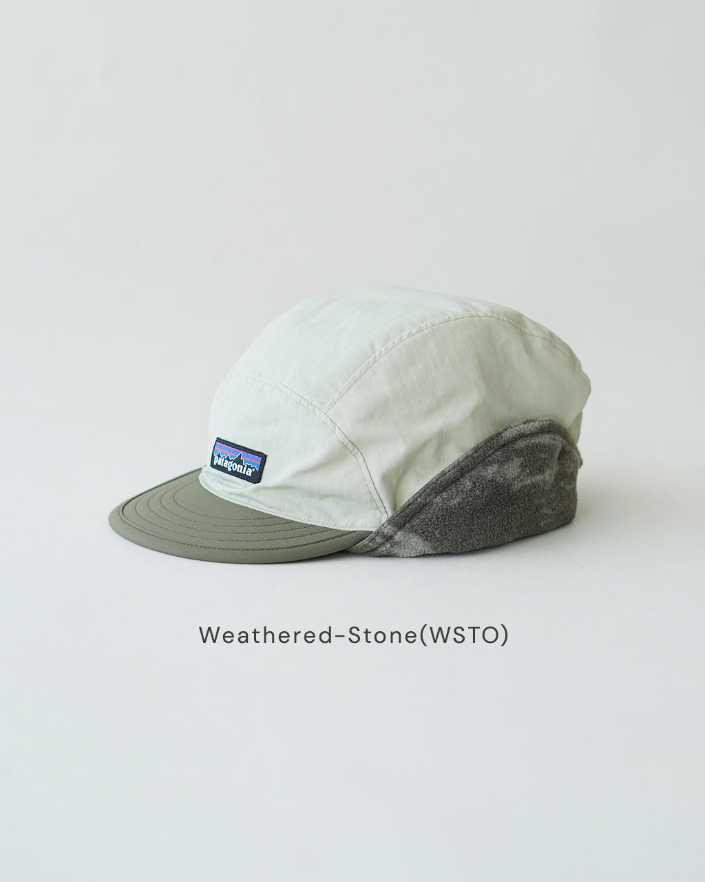 Weathered-Stone(WSTO)の帽子、ライトグリーンのボディとカーキのつばが特徴。左前方にはPatagoniaのロゴパッチが配置されているシンプルなデザイン。