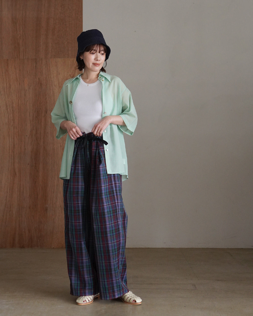 Semi-sheer yarn-dyed check tuck pants PO1S008
