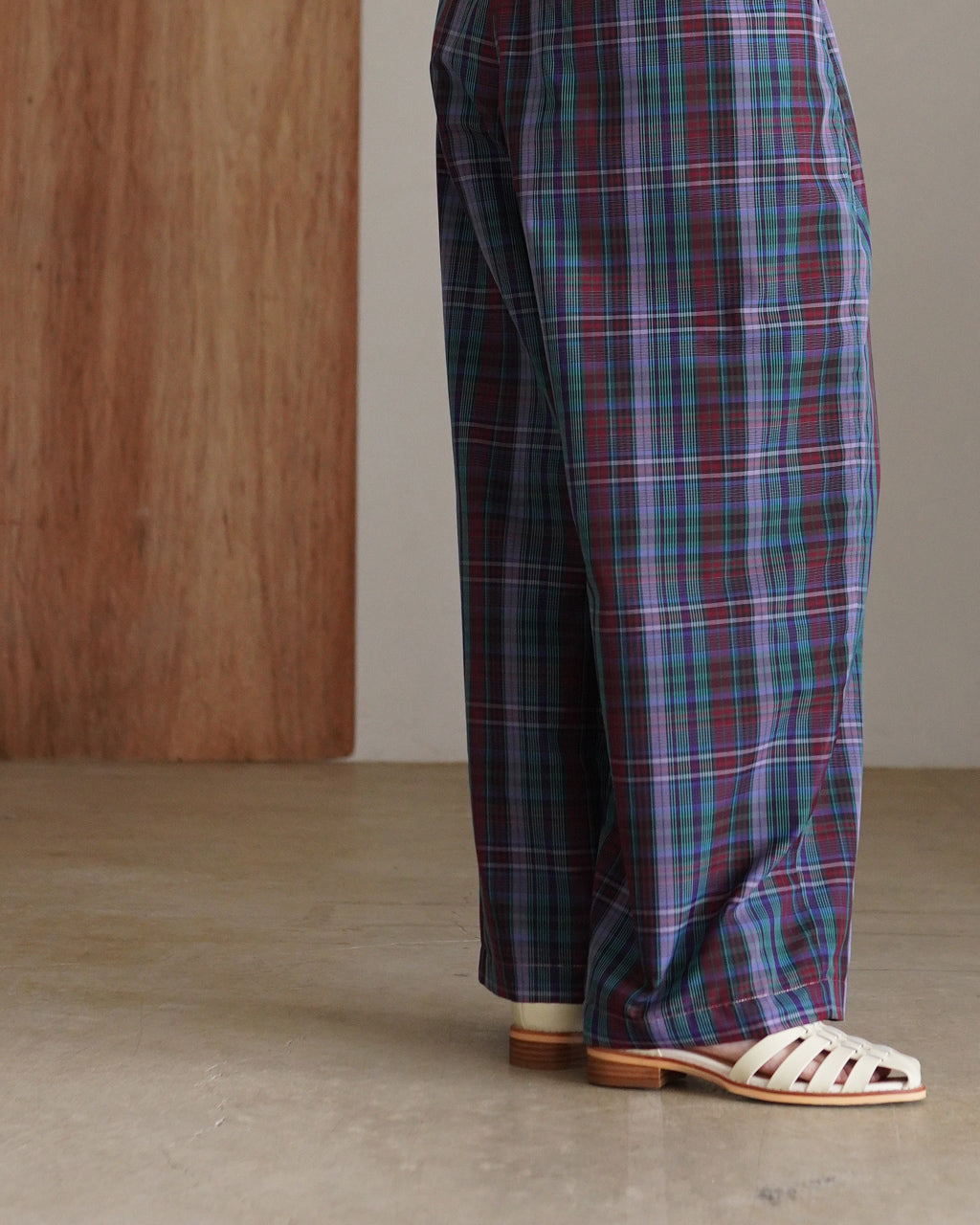 Semi-sheer yarn-dyed check tuck pants PO1S008