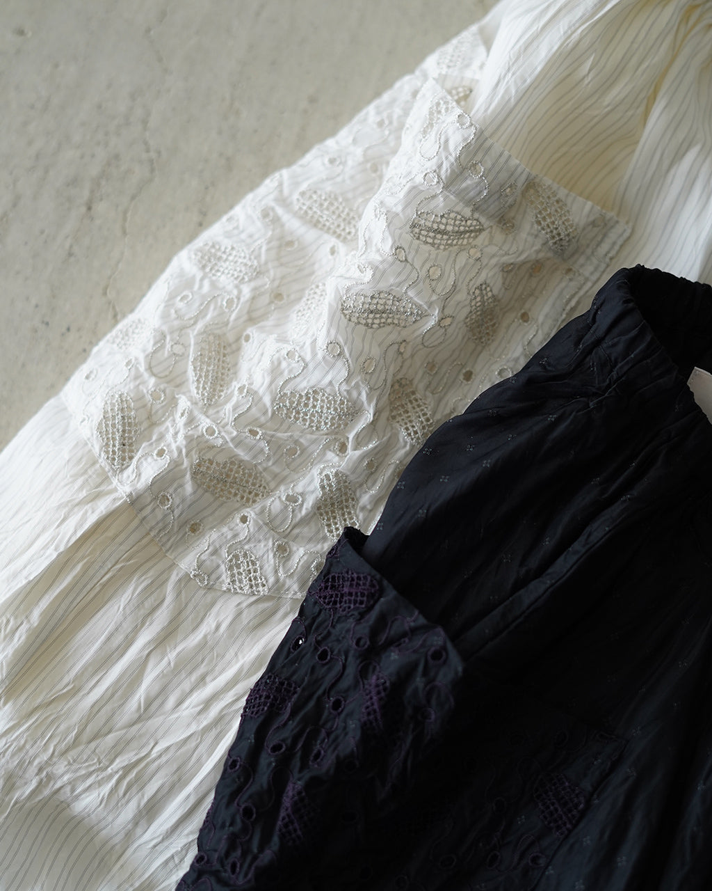 Leaf motif eyelet embroidery detail short pants PO1S031