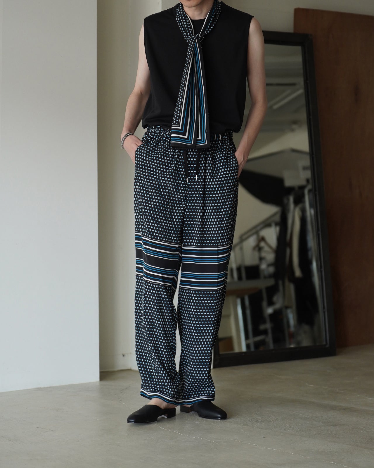 ユリウス　ブラックツイストパンツ　変形　2 ユリウス JULIUS Cotton Nylon Twill Multi Pocket Wide Cargo Pants