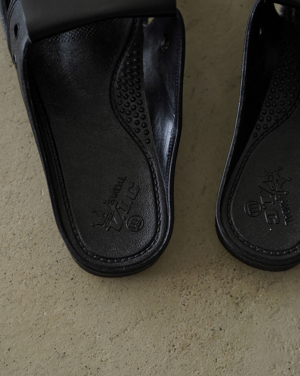 TASSELED RUBBER SLIDES RM261-054