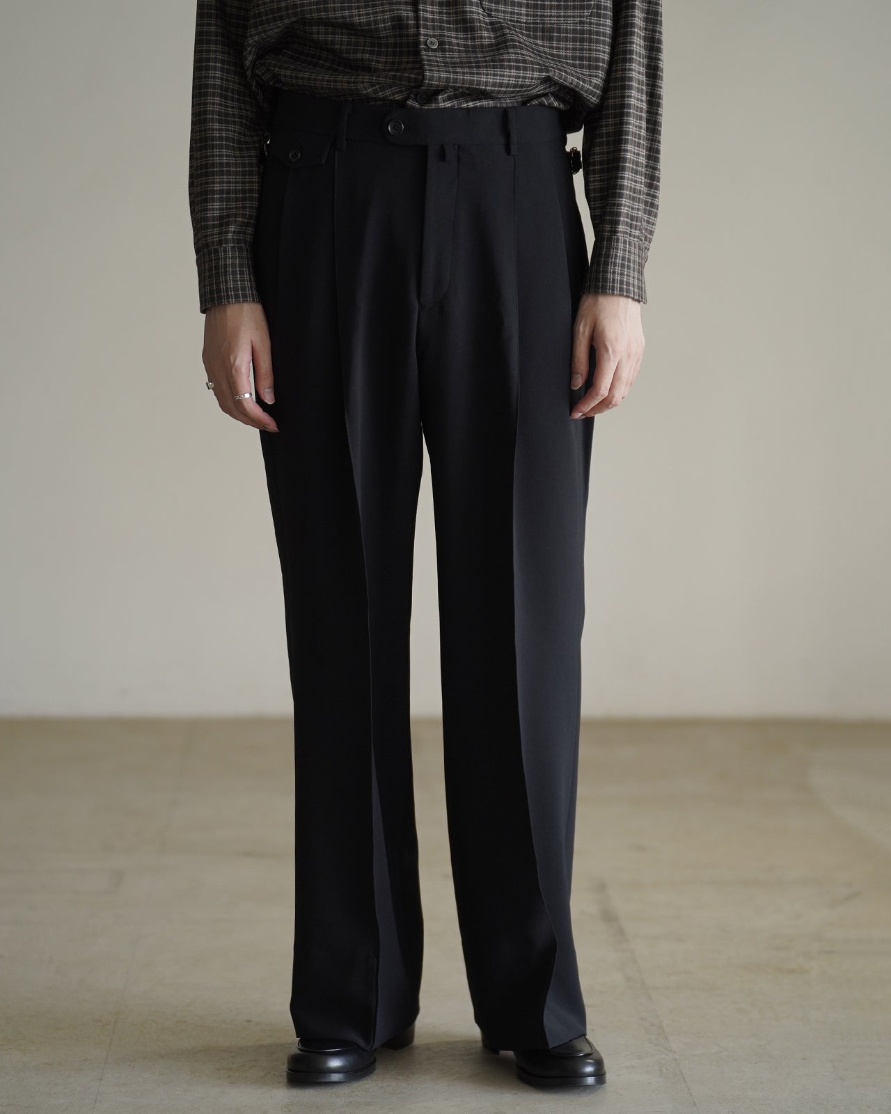 WIDE SEMI-FLARED TROUSERS RM262-005