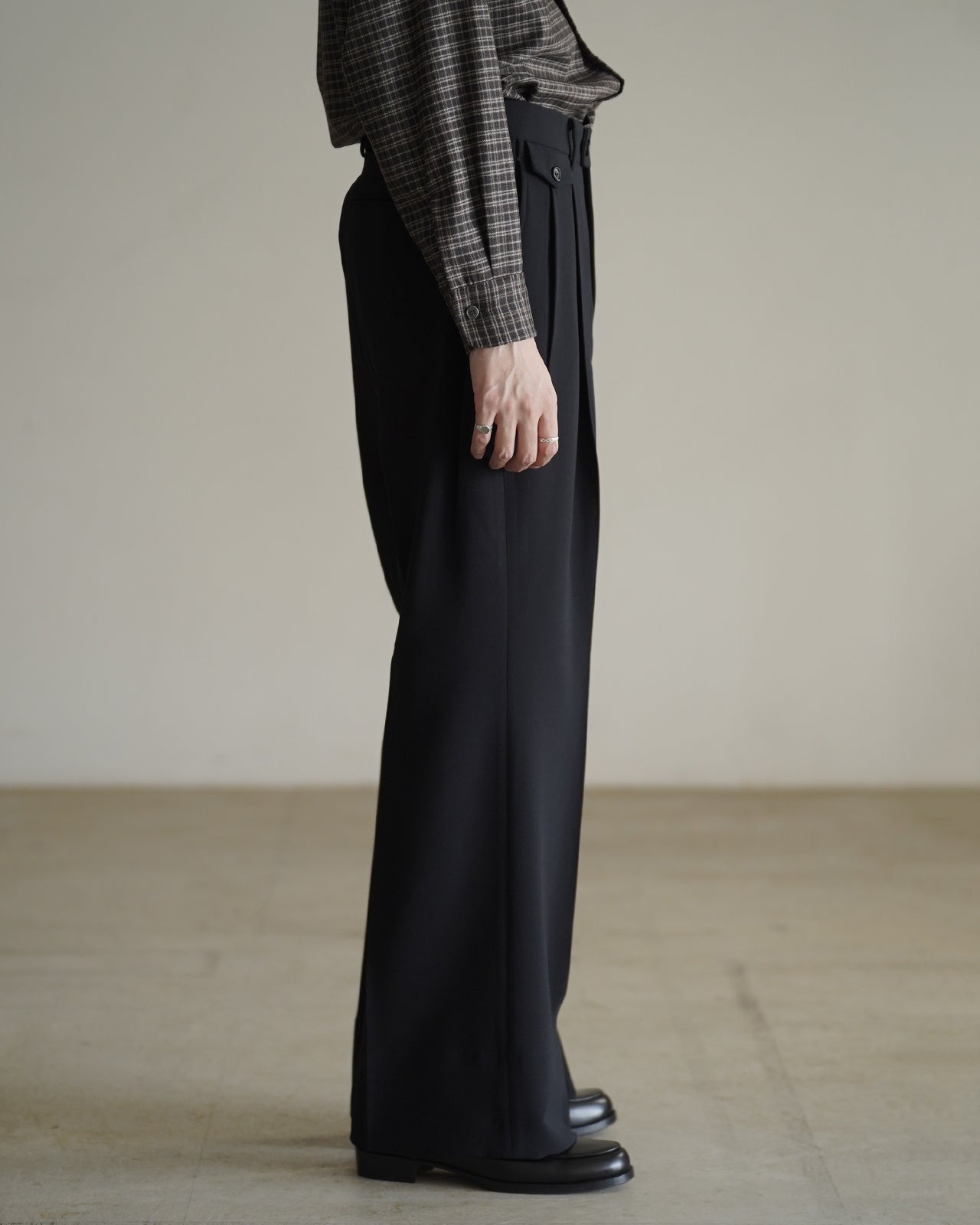 WIDE SEMI-FLARED TROUSERS RM262-005