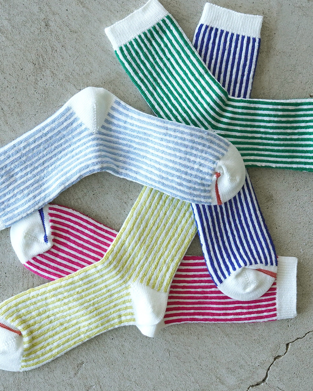 VERTICAL STRIPE SOCKS R1586