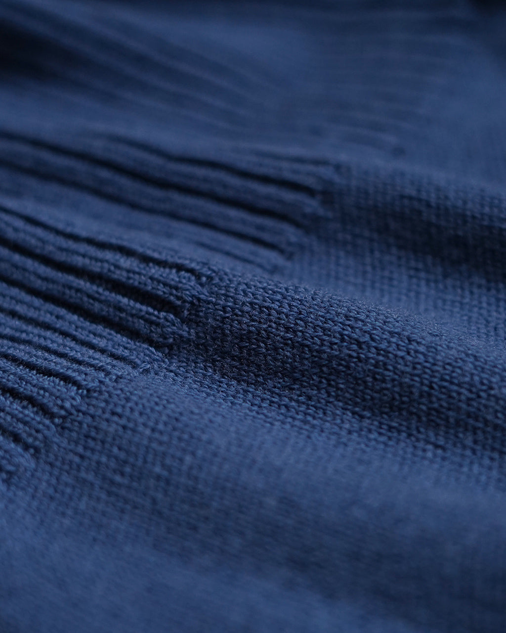 EXTRA FINE MERINO SEAMLESS SNOOD R5158