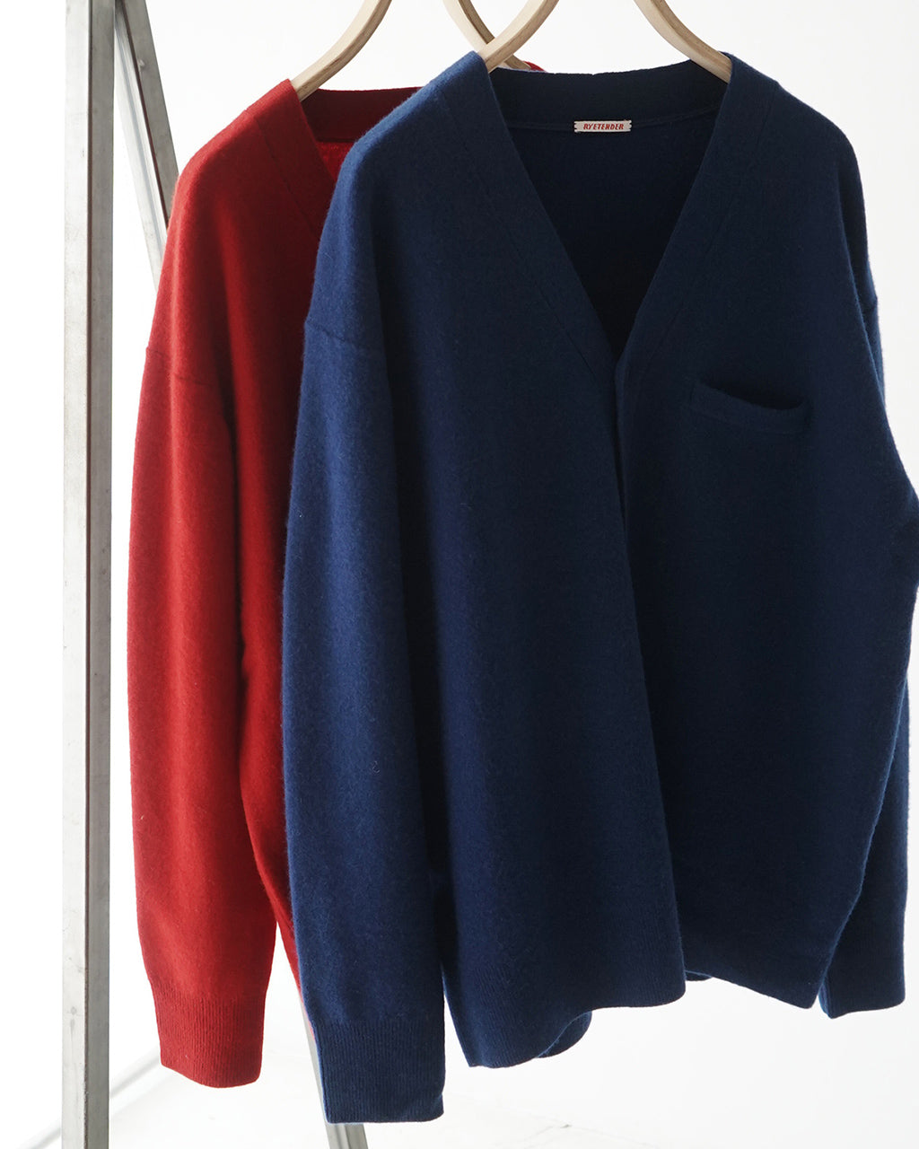 【SALE！50%OFF】RYETENDER ライテンダー Vネック カーディガン MULBERRY CARDIGAN メリノウール カシミヤ ニット セーター  R21-02-01-005【送料無料】