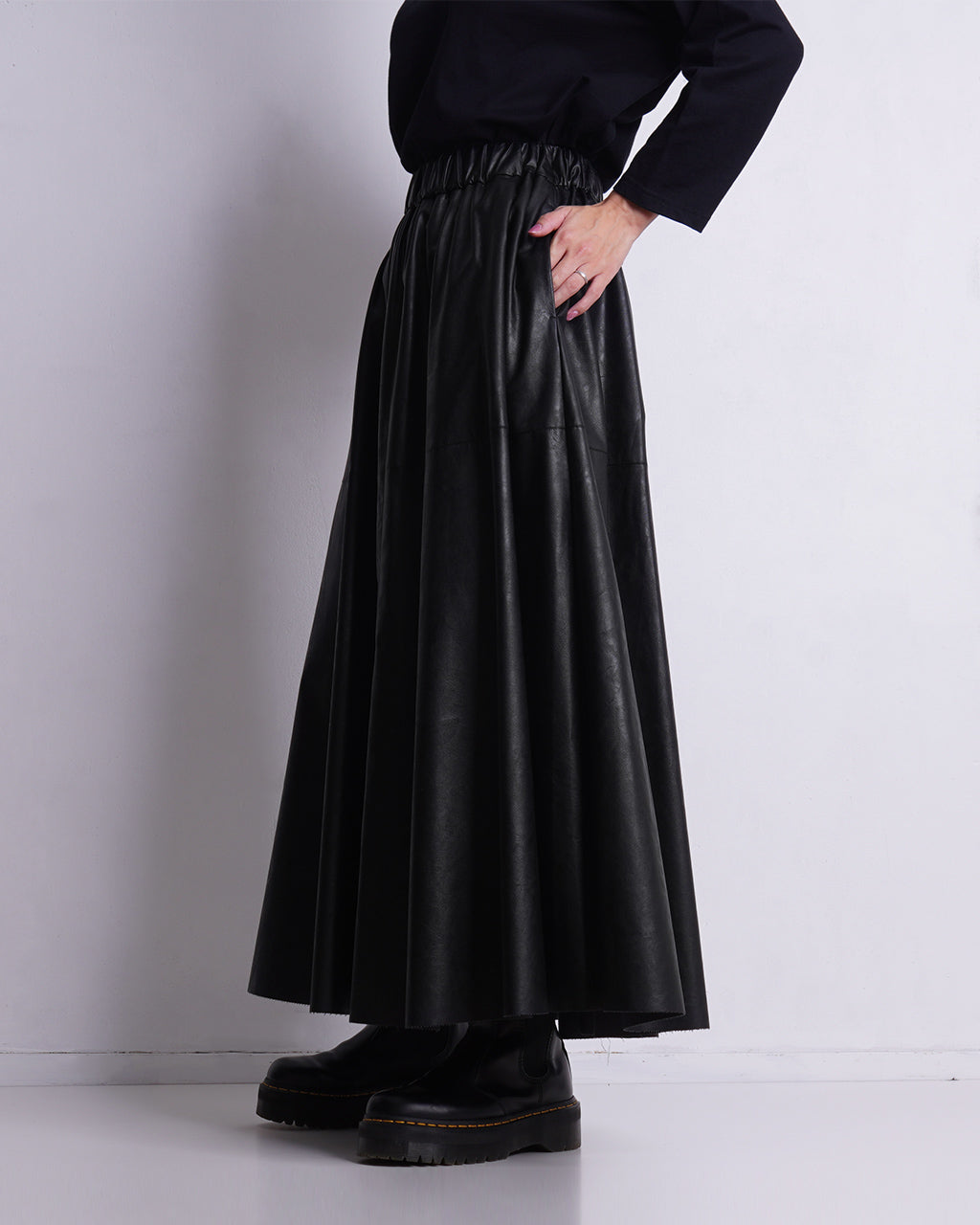 【SALE！40%OFF】SACRA サクラ シンセティック レザー スカート SYNTHETIC LEATHR SKIRT イージースカート ロング丈 フレア 124522122【送料無料】